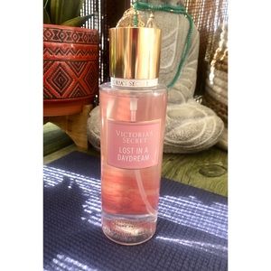 Victorias Secret Lost in a Daydream body mist